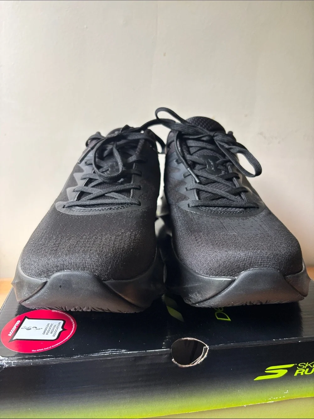 Skechers Aero Burst Slip Ins NIB Size 12